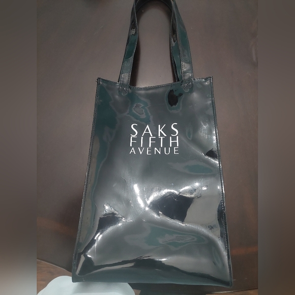 Saks Fifth Avenue Handbags - Saks fifth avenue handbag